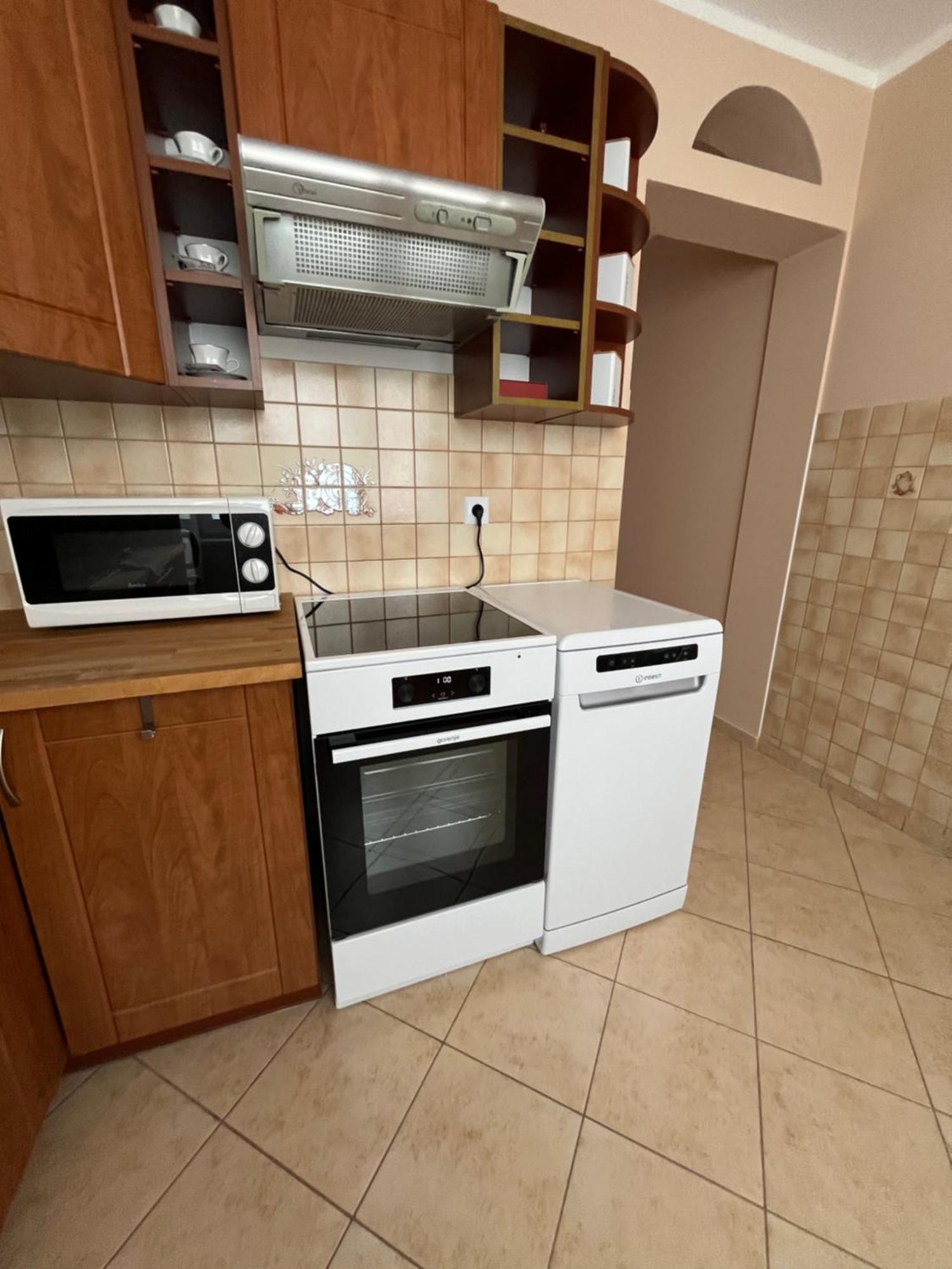 Apartment 2 *